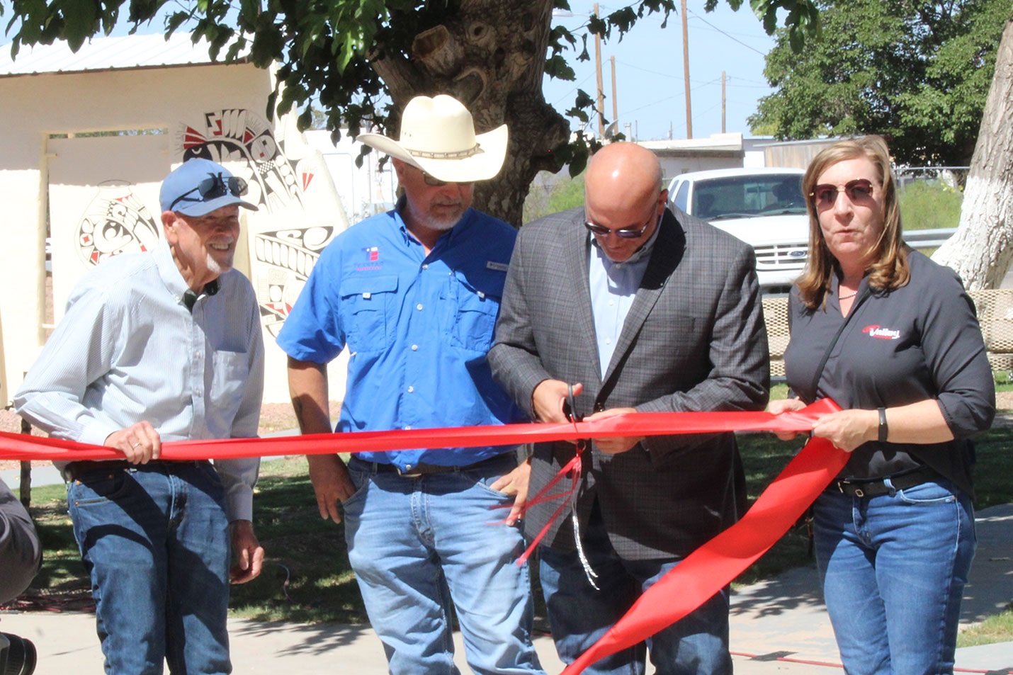 Valley and Columbus, NM celebrate new fiber with ribbon cutteing
